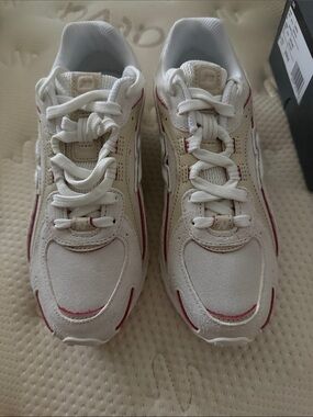 New Balance 204L brand new
